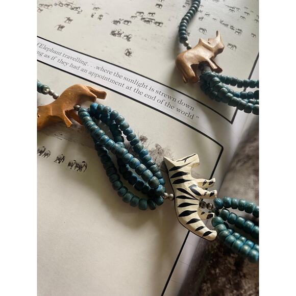 Necklace with wooden animals and beads - Picture 8 of 8